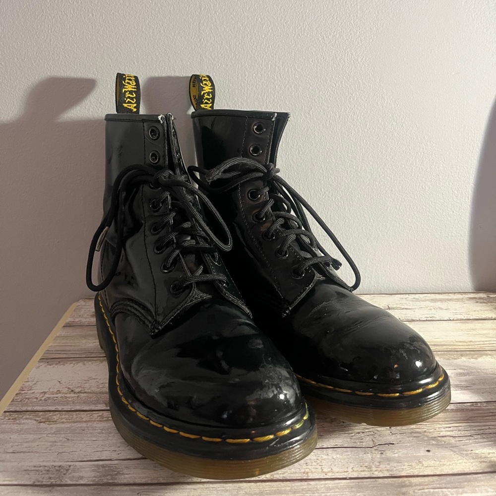 BLACK DR. MARTENS 1460 WOMEN'S SMOOTH LEATHER LACE UP BOOTS - Picture 3 of 7